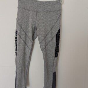 The Free Yoga Heather Grey Leggings Size S